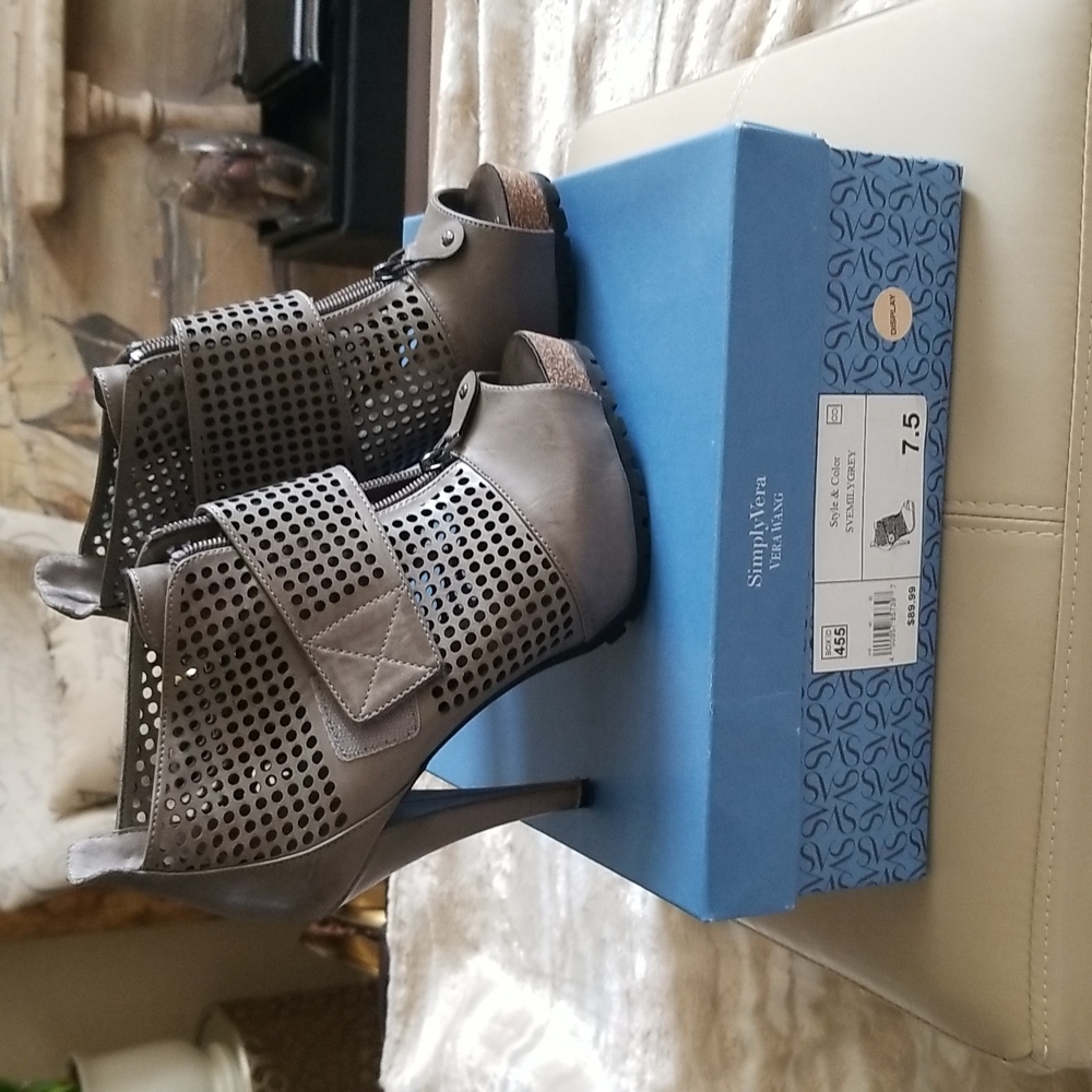 Simply Vera High Heels